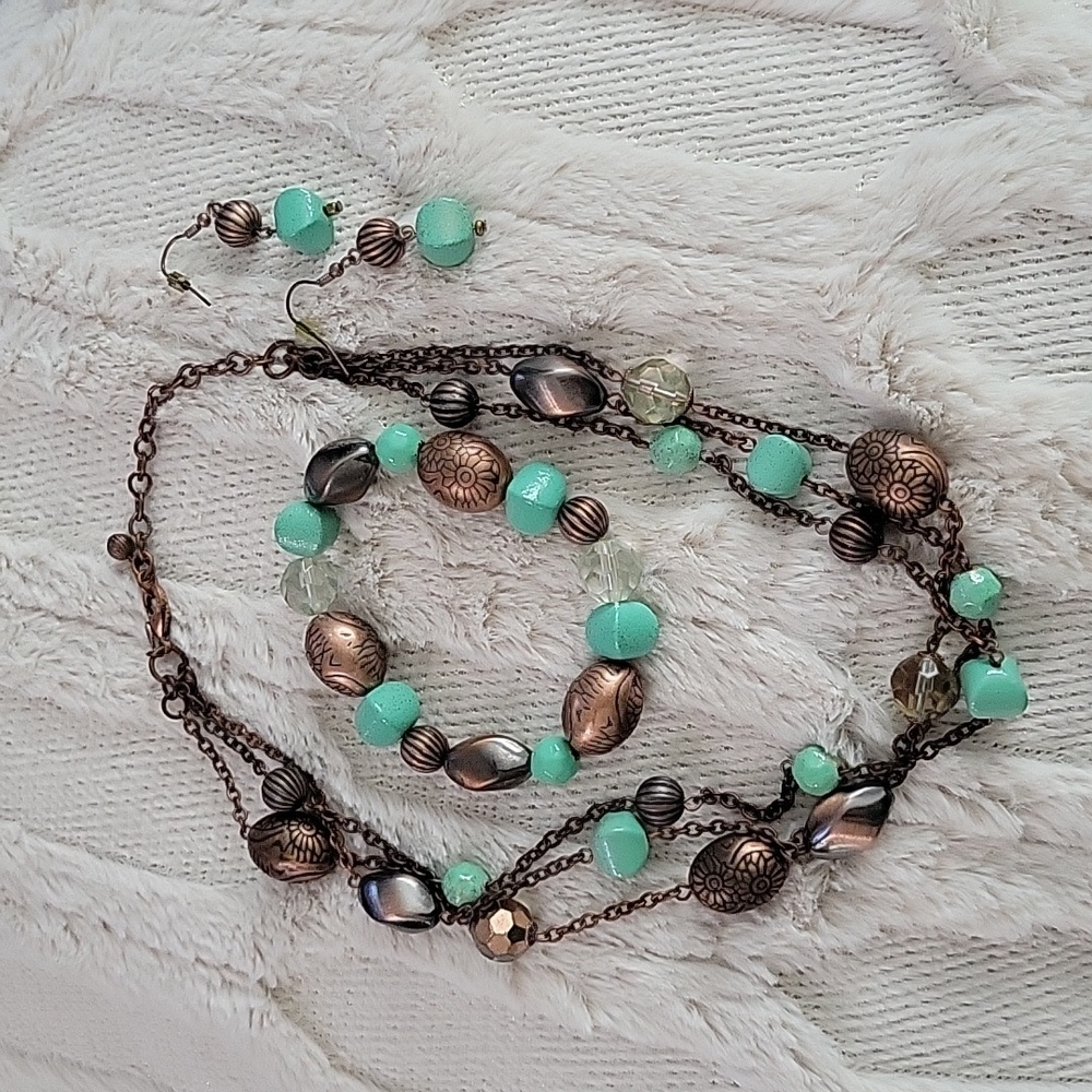 Premier Designs turquoise necklace, bracelet and earrings set